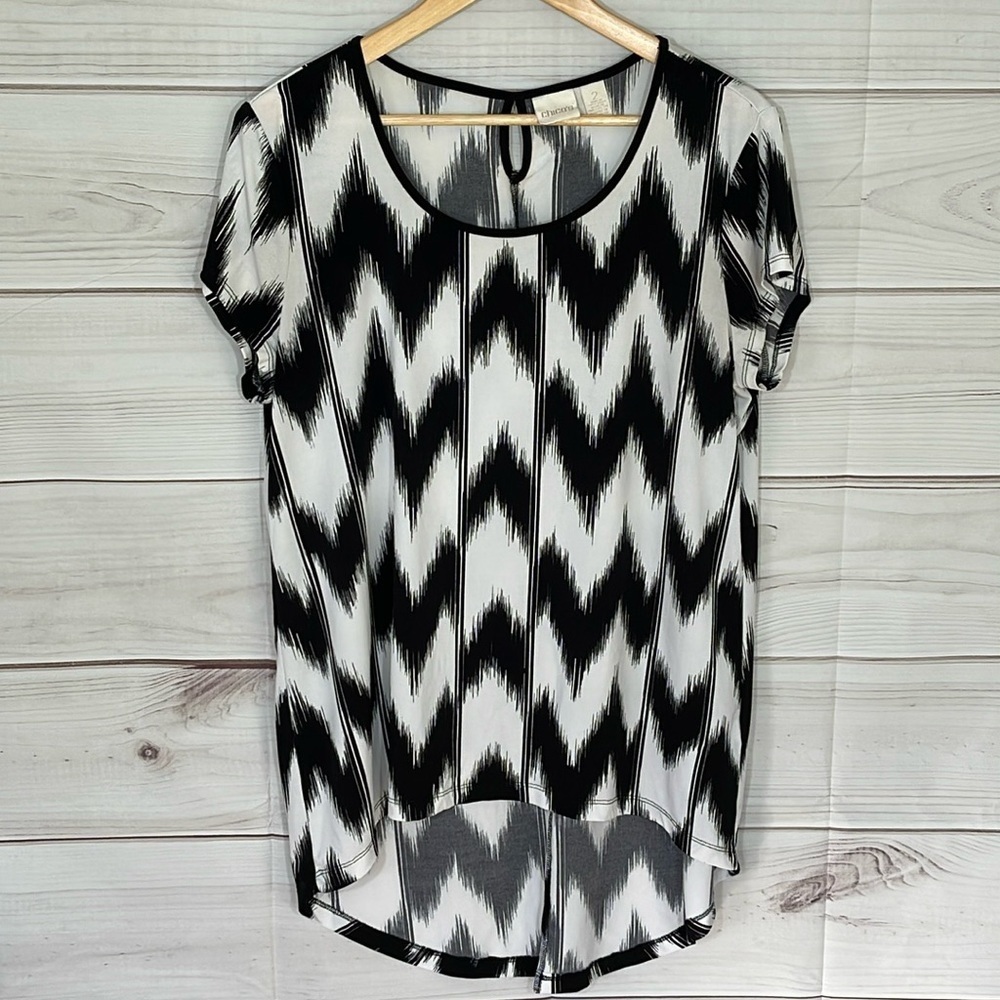 Chico’s Black & White Chevron Short Sleeve Top Hi-Lo Hem Size Large/12/Chico’s 2